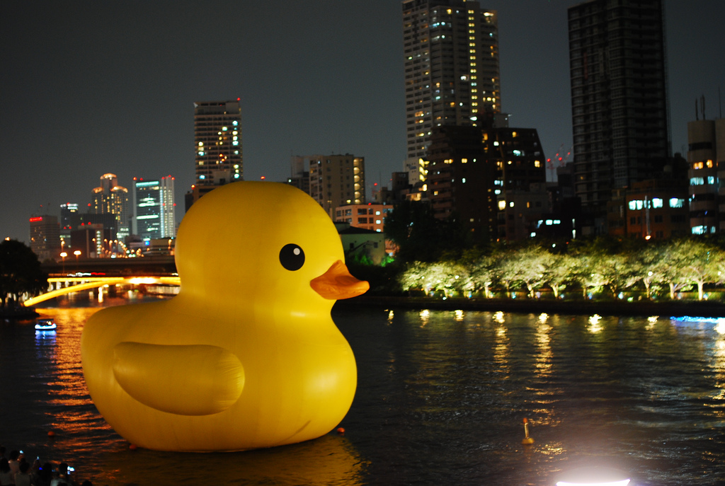 Rubber Duck Project Sculpture Lands in Pittsburgh