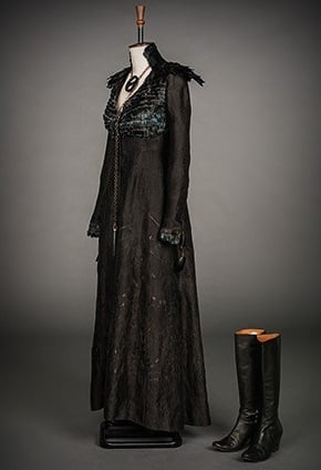 Detail Shots of Sansa Stark’s New Game of Thrones Dress In All Its Sith ...