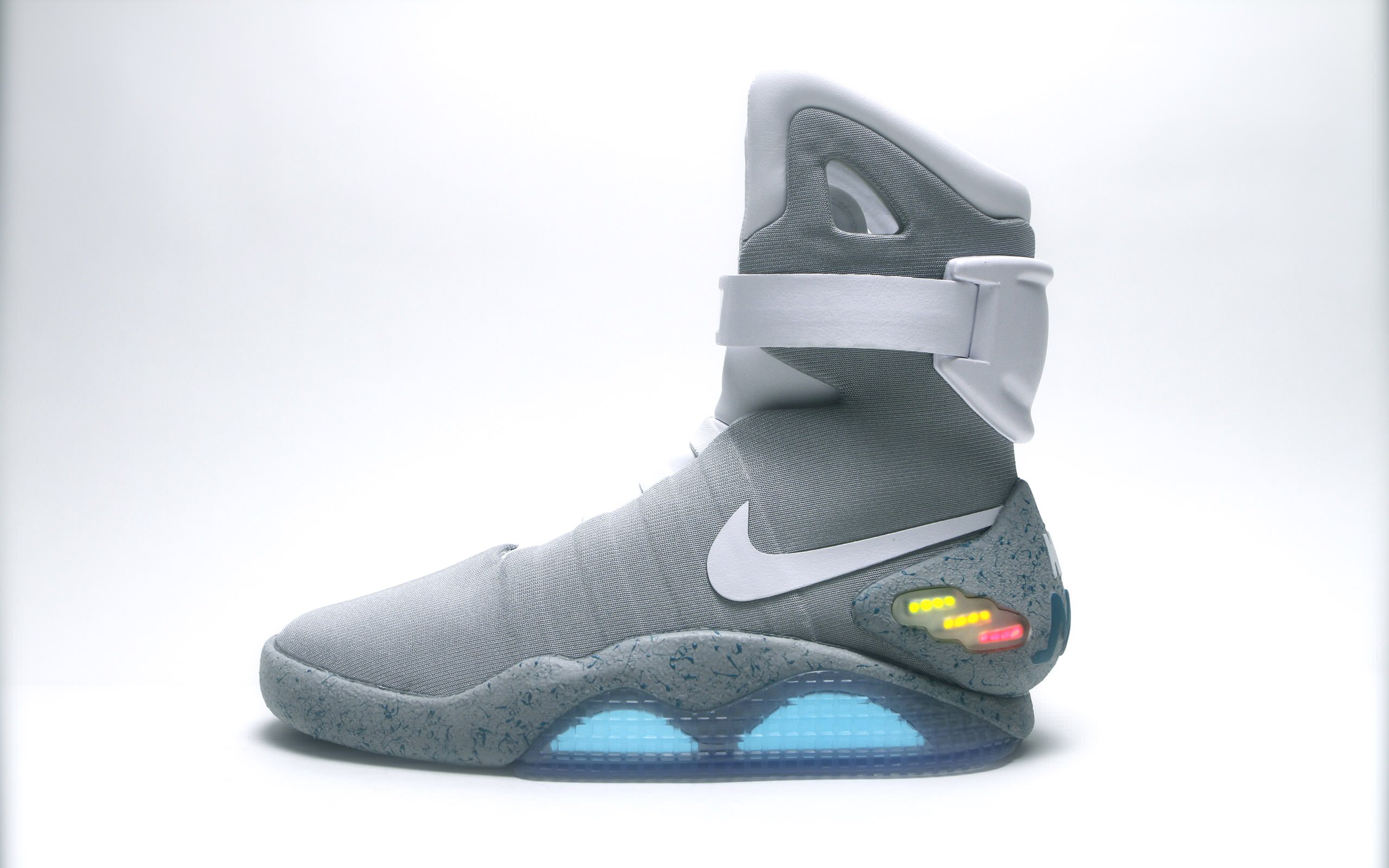Nike designer says self-lacing 'Back to the Future' shoes will arrive in  2015 - The Verge