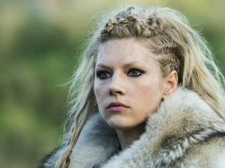 Vikings Alyssa Sutherland Interview | The Mary Sue