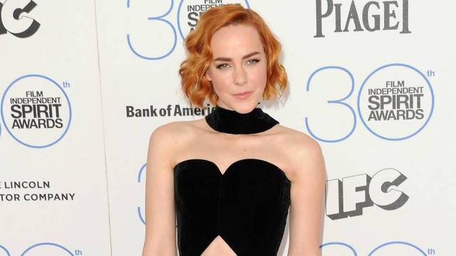 jena-malone-to-play-batgirl-in-batman-v-superman----20160218000026541