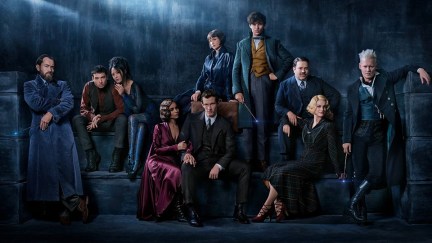 Johnny Depp, Jude Law, Dan Fogler, Alison Sudol, Eddie Redmayne, Katherine Waterston, Claudia Kim, Zoë Kravitz, Ezra Miller, and Callum Turner in Fantastic Beasts- The Crimes of Grindelwald (2018)