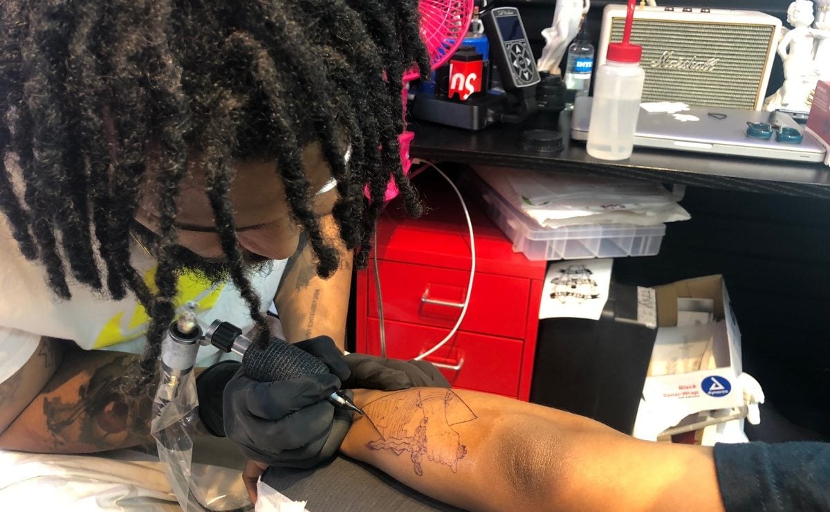 Good Tattoo Artists Aren T Afraid To Tattoo Black Skin The Mary Sue