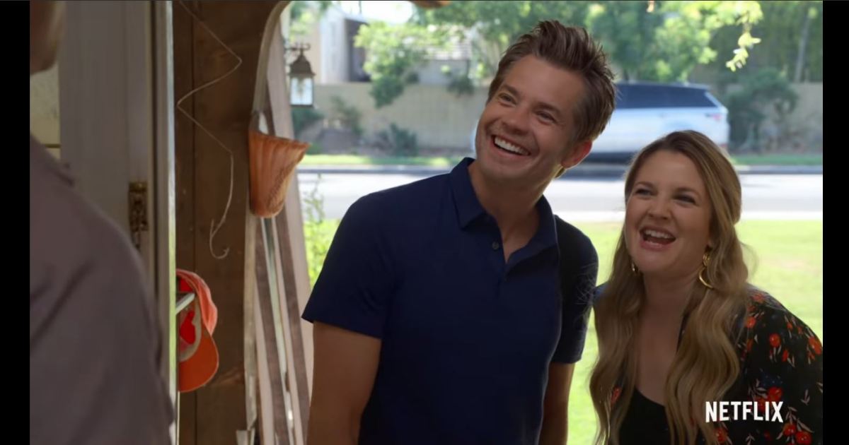 timothy olyphant and drew barrymore play the hammonds in santa clarita diet on netflix.