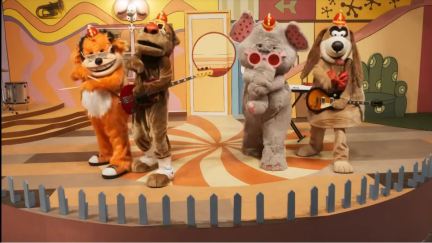 the characters of the banana splits got a horror reboot.