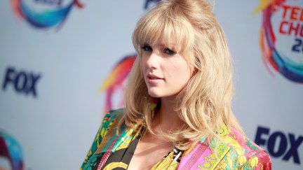 HERMOSA BEACH, CALIFORNIA - AUGUST 11: Taylor Swift attends FOX's Teen Choice Awards 2019 on August 11, 2019 in Hermosa Beach, California. (Photo by Rich Fury/Getty Images)