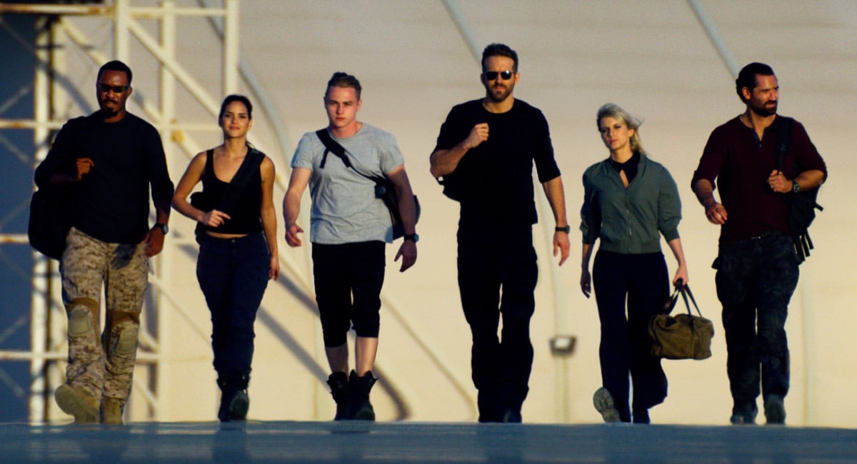 "6 UNDERGROUND" (2019) - Pictured: Corey Hawkins, Adria Arjona, Ben Hardy, Ryan Reynolds, Mélanie Laurent, Manuel Garcia-Rulfo walking together in a line.