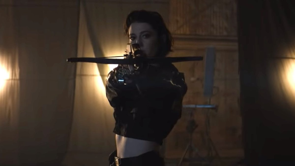 Mary Elizabeth Winstead as Huntress in Birds of Prey