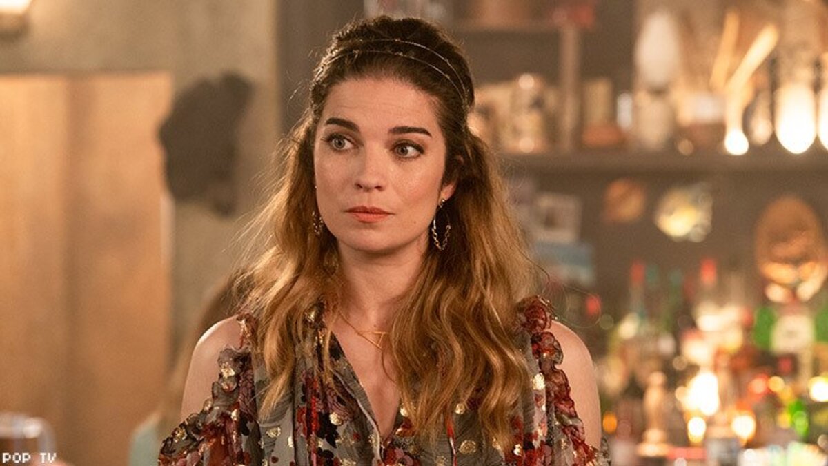Trying to track down Alexis' necklace from S2E13 (or a close match!) Any  help would be appreciated : r/SchittsCreek