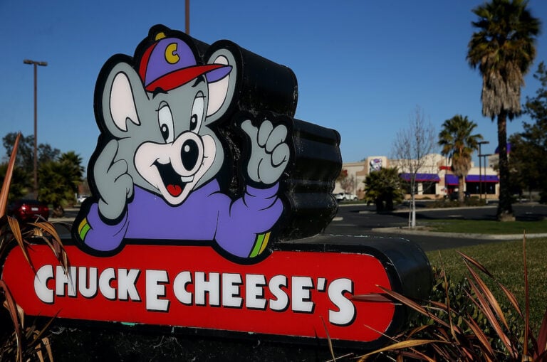 Things I Didn’t Need To Know: Chuck E. Cheese Has A Whole Backstory And ...