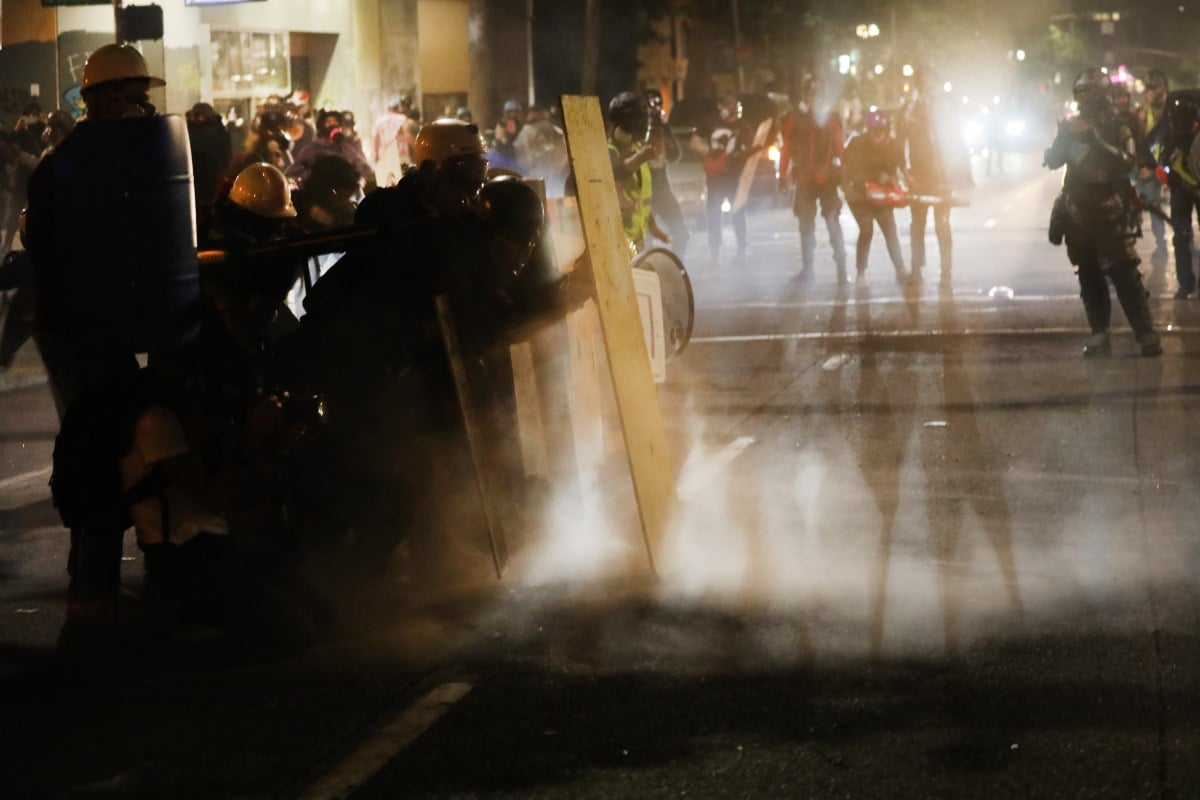 PORTLAND, OREGON - JULY 28: Protesters clash with federal police in front of the Mark O. Hatfield federal courthouse in downtown Portland as the city experiences another night of unrest on July 28, 2020 in Portland, Oregon. For over 57 straight nights, protesters in downtown Portland have faced off in often violent clashes with the Portland Police Bureau and, more recently, federal officers. The demonstrations began to honor the life of George Floyd and other black Americans killed by law enforcement and have intensified as the Trump administration called in the federal officers. (Photo by Spencer Platt/Getty Images)