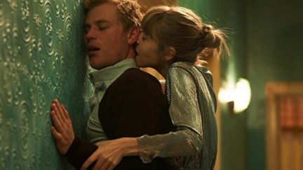 Johnny Flynn and Antonia Campbell-Hughes in Cordelia (2019)