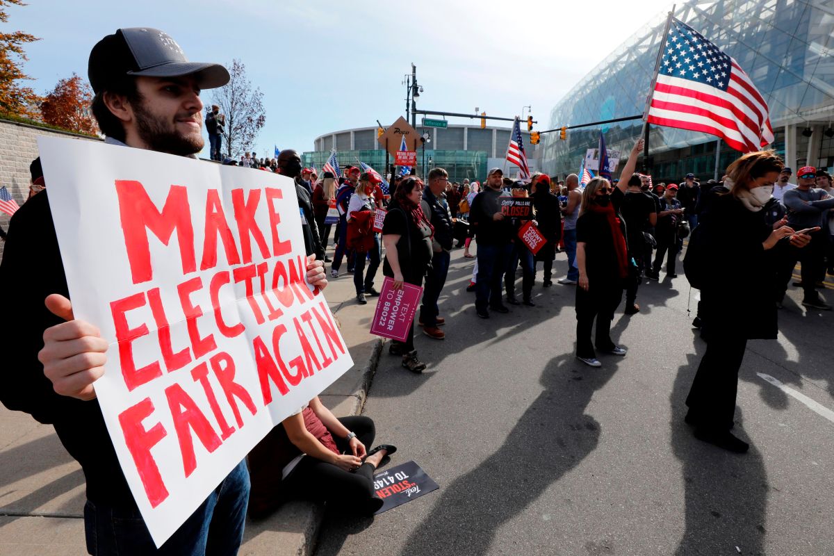 Supporters of US President Donald Trump demonstrate outside of the TCF Center to protest the counting of votes for the 2020 general election on November 6, 2020 in Detroit, Michigan. (Photo by JEFF KOWALSKY / AFP) (Photo by JEFF KOWALSKY/AFP via Getty Images)