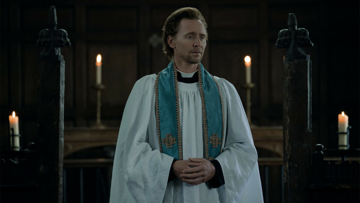 Will Ransome (Tom Hiddleston) wearing vestments in church.