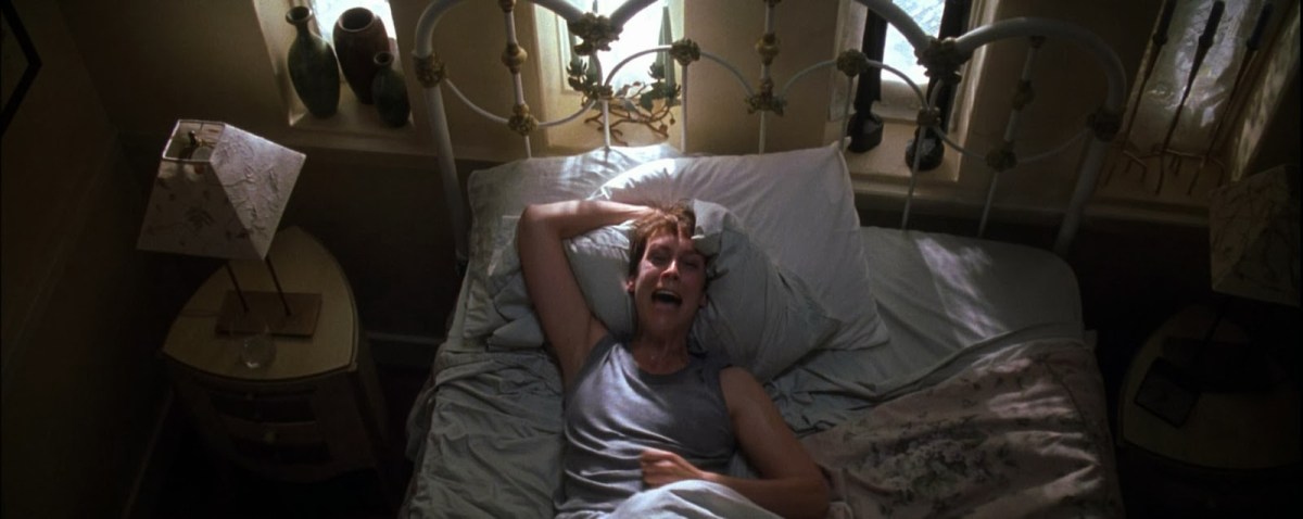 Jamie Lee Curtis as Laurie Strode waking up in Halloween H20