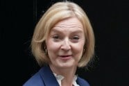 Liz Truss Vs Lettuce What Do The Two Have In Common The Mary Sue