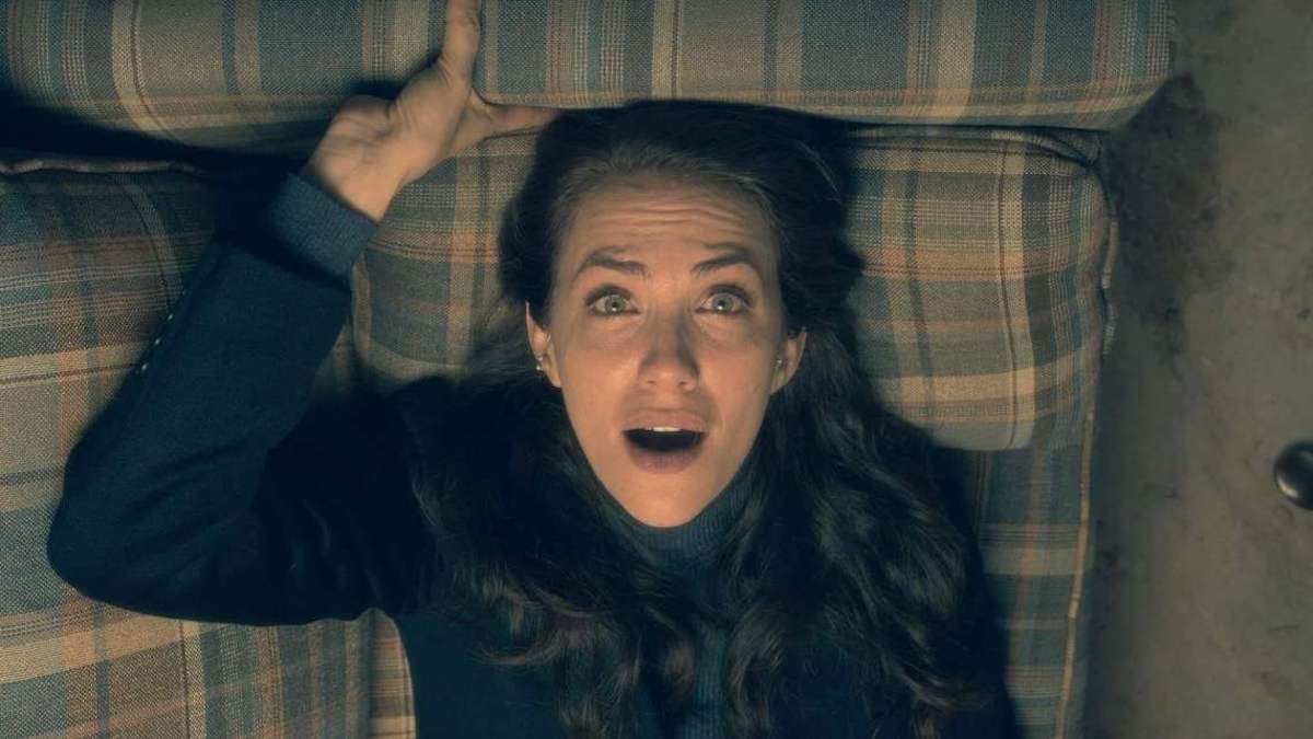 theo being freaked out in The Haunting of Hill House (Netflix)