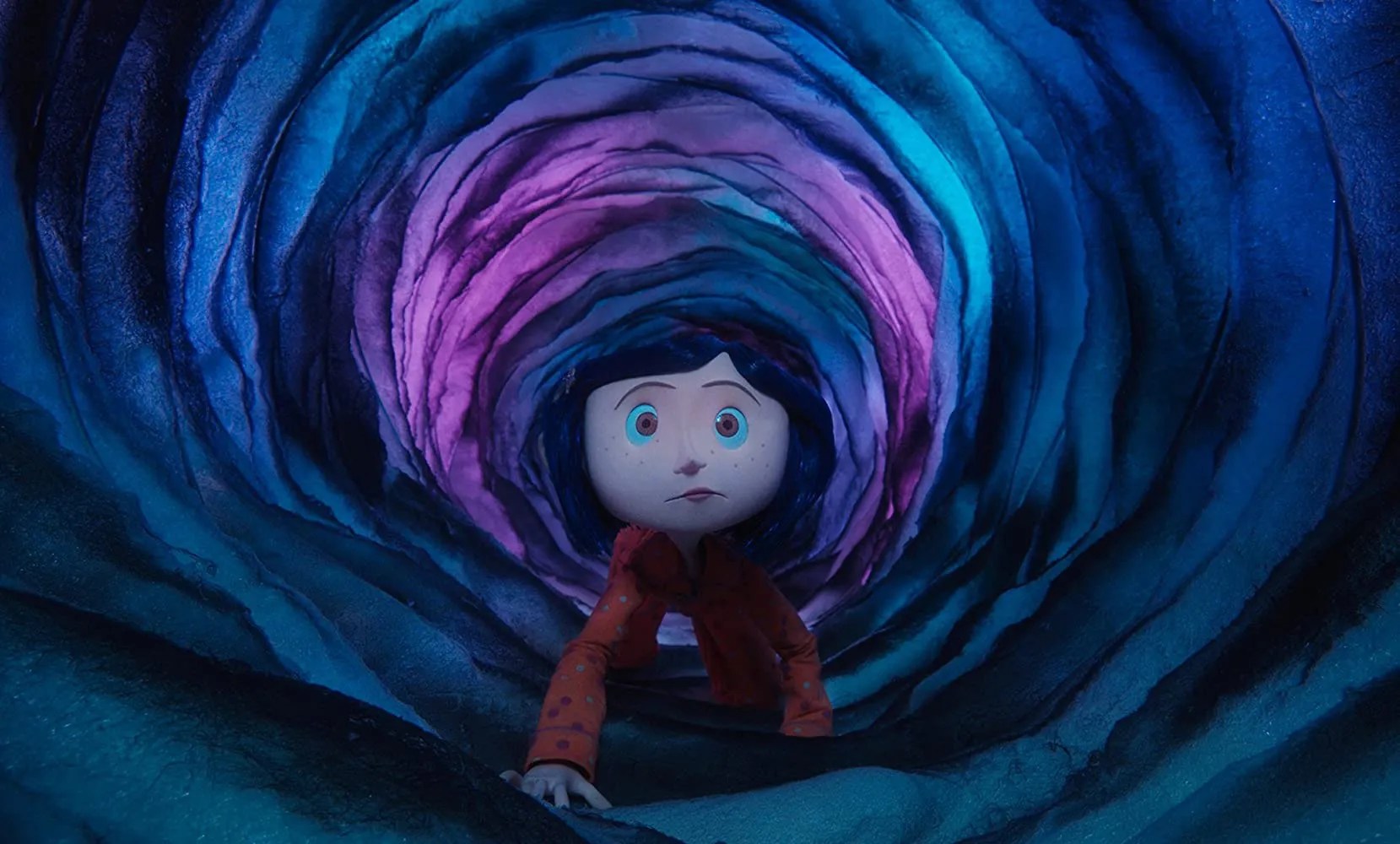 Coraline crawling through a tunnel