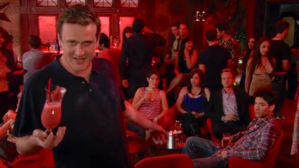 Marshall (Jason Segel) drunkenly shows off a daiquiri while his friends look on in an episode of 'How I Met Your Mother'