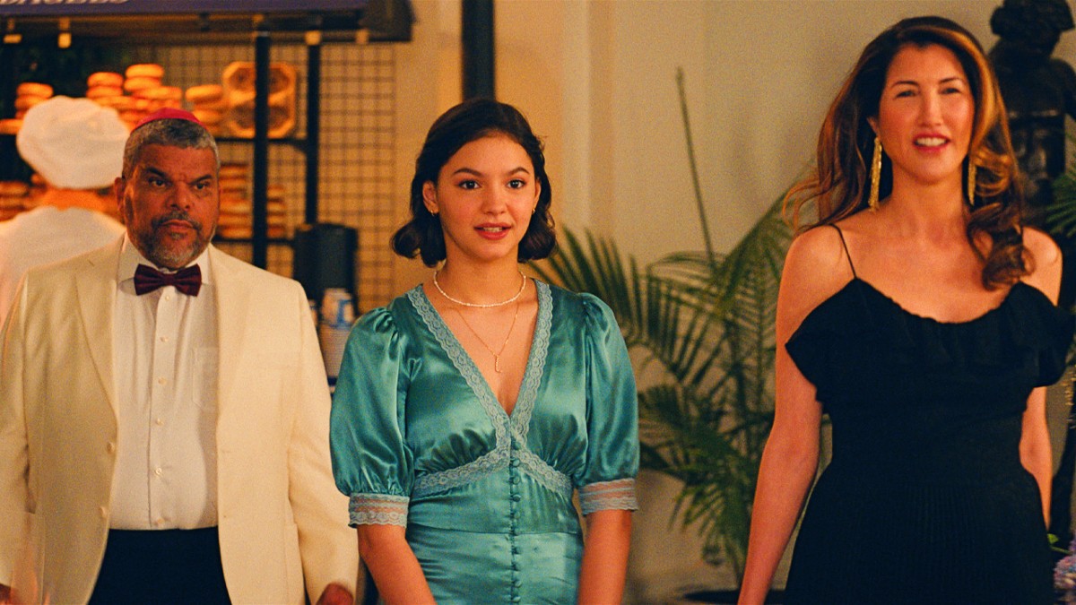 Samantha Lorraine as Lydia, Jackie Sandler as Gabi, and Luis Guzman as Eli in You Are So Not Invited to My Bat Mitzvah