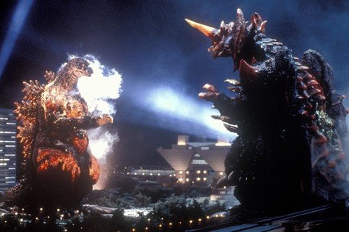 Still from Godzilla Vs Destroyah; Godzillah and a horned monster fight in a night time city scape.