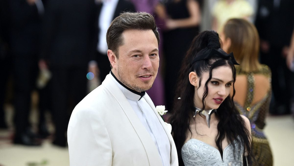 Elon Musk and Grimes enter the Met Gala