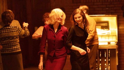 Anne Hathaway as Rebecca and Thomasin McKenzie as Eileen Dunlop in Eileen