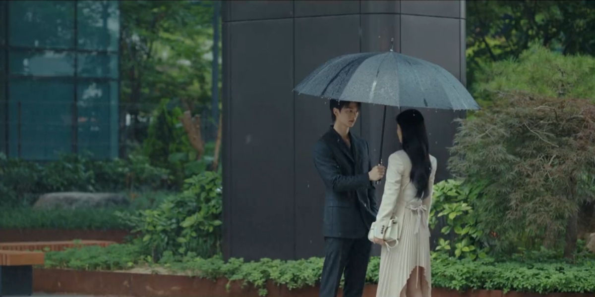 Do Do-Hee being shaded by Jung Gu Won with an umbrella, sneak peak trailer of My Demon KDrama (2023)