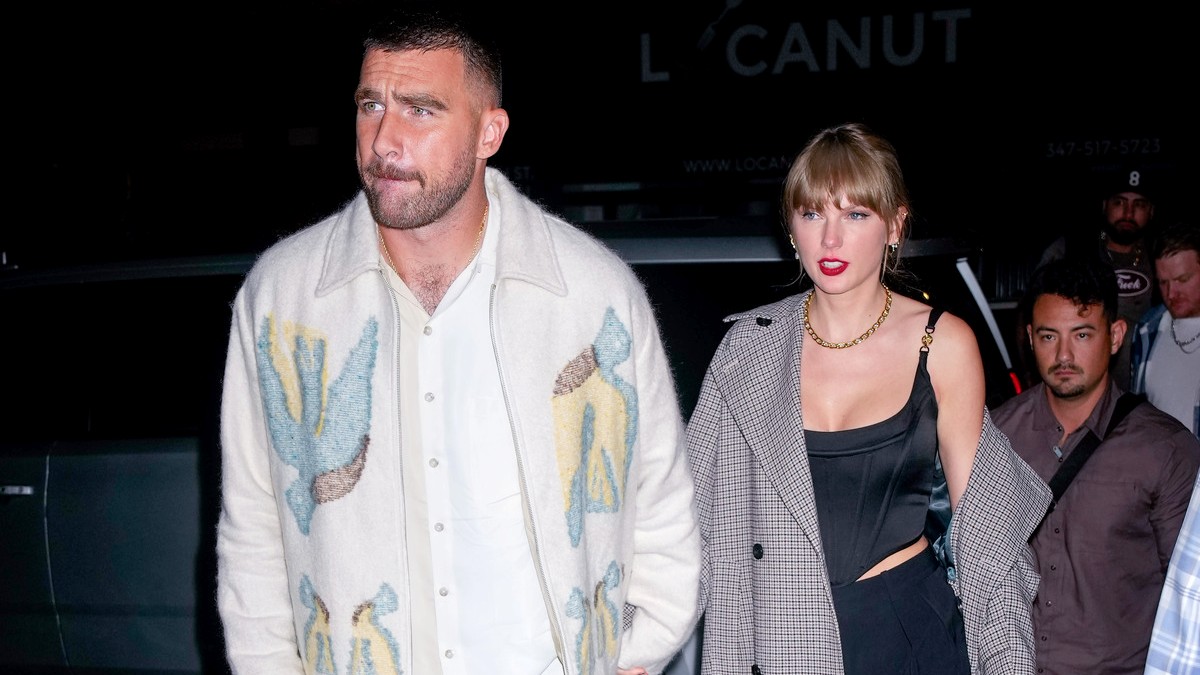 Travis Kelce and Taylor Swift holding hands