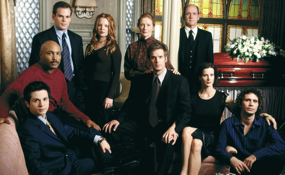 The cast of Six Feet Under in a funeral home 