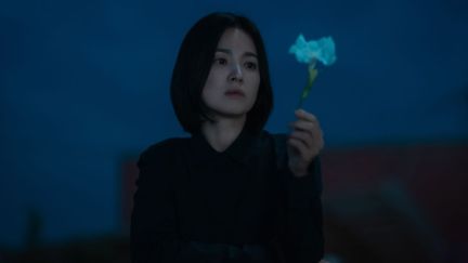 Song Hye-kyo as Moon Dong-eun at her apartment rooftop from The Glory