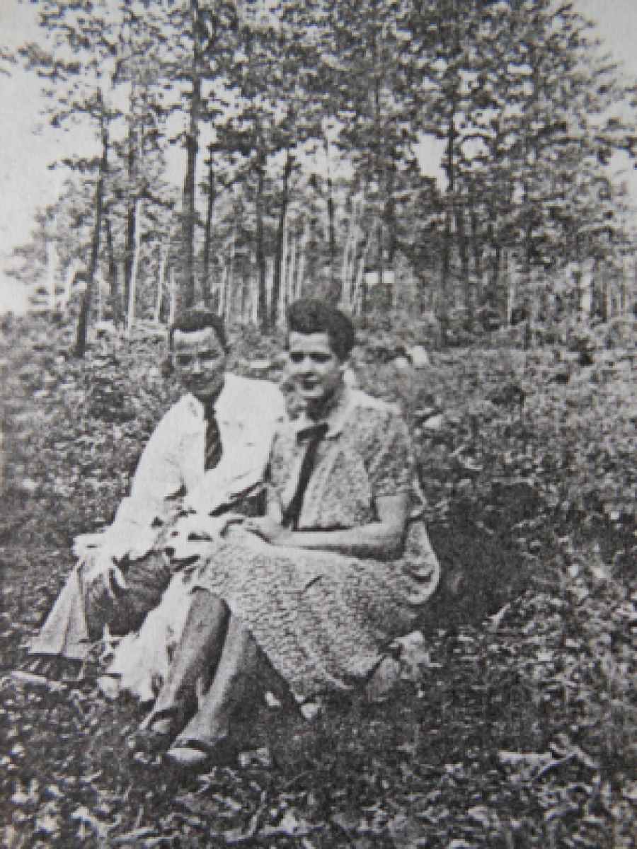 Allison and Elizabeth Davis in New Haven, Connecticut, in 1939. 