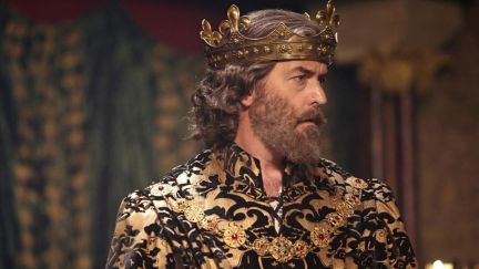 Timothy Omundson wears a crown as as King Richard in Galavant