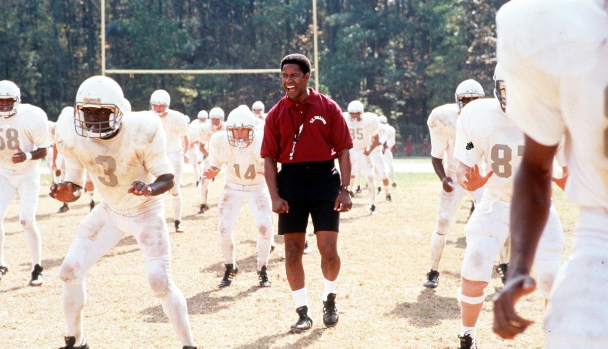 Denzel Washington yells at football team in Remember The Titans