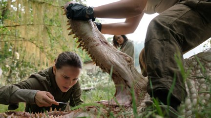 Natalie Portman and Tessa Thompson in 'Annihilation'