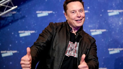 Elon Musk giving an awkward thumbs up at the Axel Springer Award ceremony in 2020