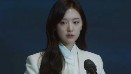 Kim Ji-won as Hong Hae-in, exposing Eunseong for blackmail in Episode 10 of Queen of Tears