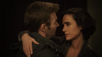 Jason (Joel Edgerton) and his wife (Jennifer Connelly) look into each other's eyes.