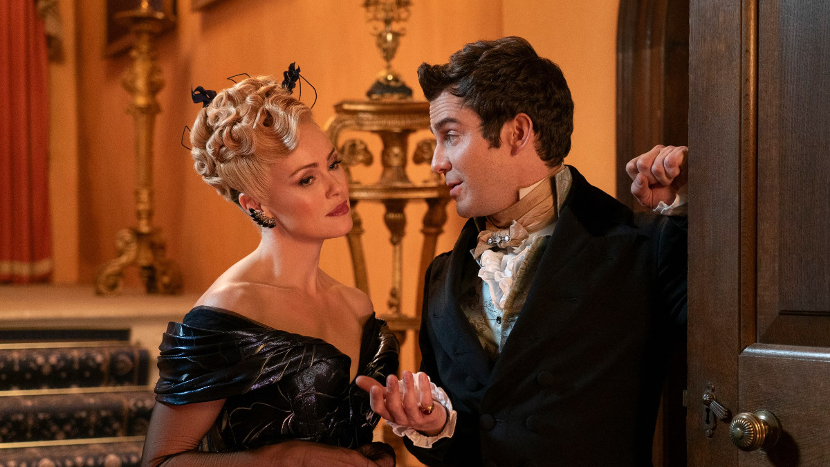 Hannah New as Lady Tilley Arnold and Luke Thompson as Benedict Bridgerton in Bridgerton season 3