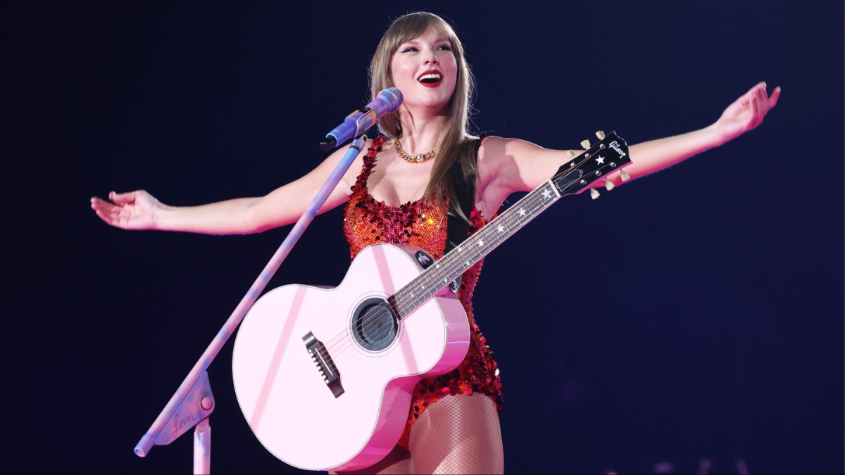 Taylor Swift performs onstage during "Taylor Swift | The Eras Tour" at La Defense on May 09, 2024 in Paris, France.