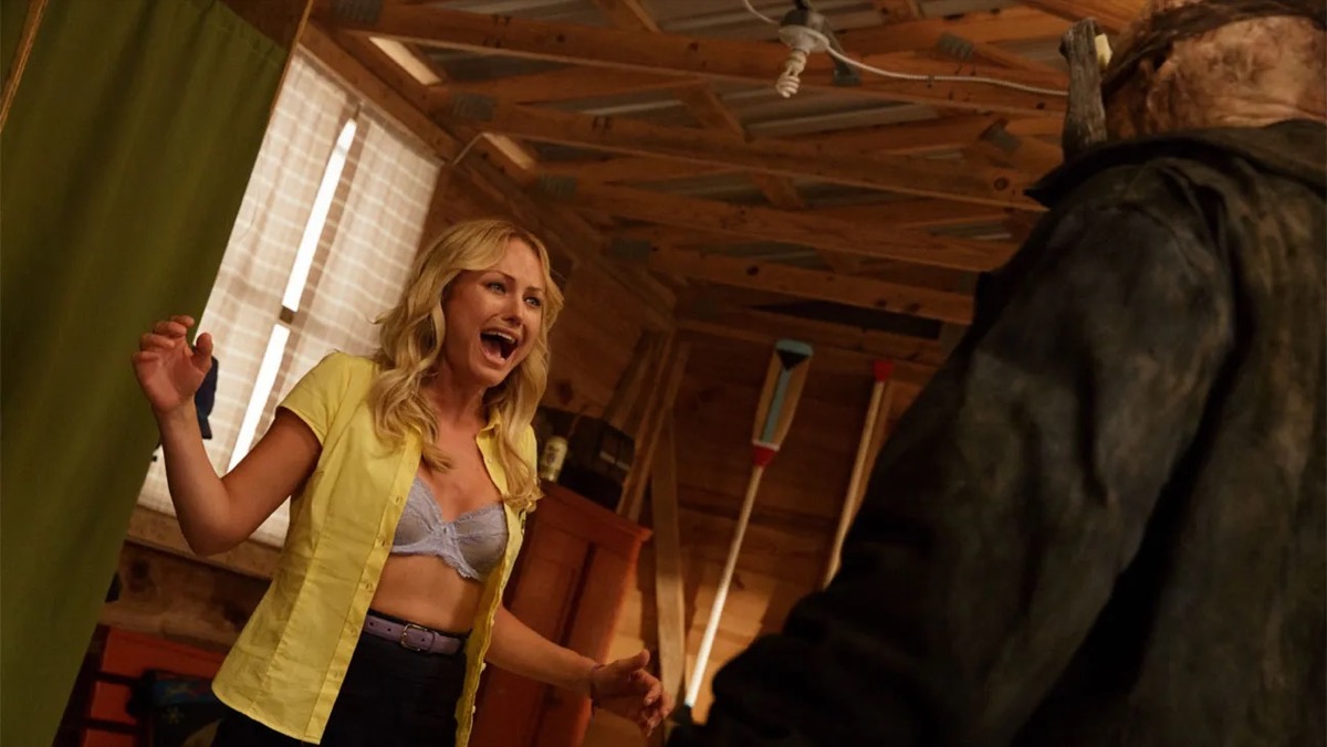 A woman screams while facing a man with a machete in "The Final Girls" 