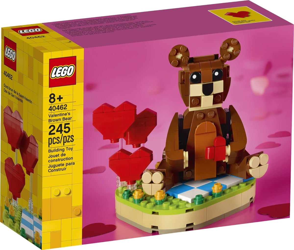 A box picturing the LEGO Valentine’s Brown Bear