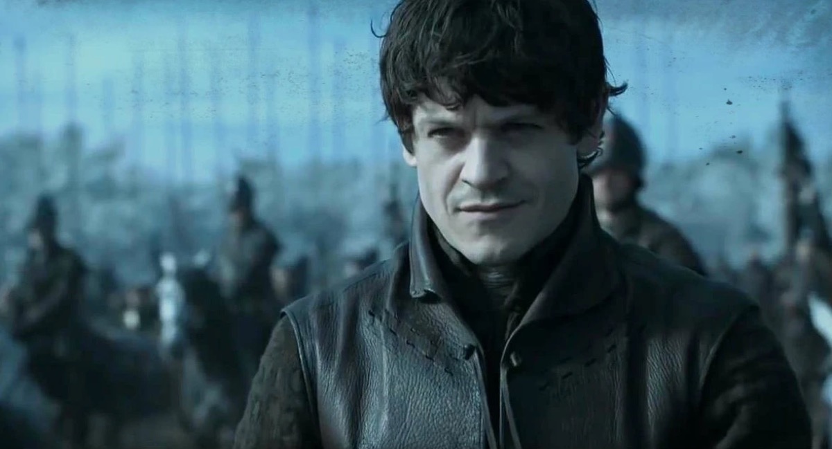 Ramsey Bolton looking smug standing in front of his army in "Game of Thrones" 