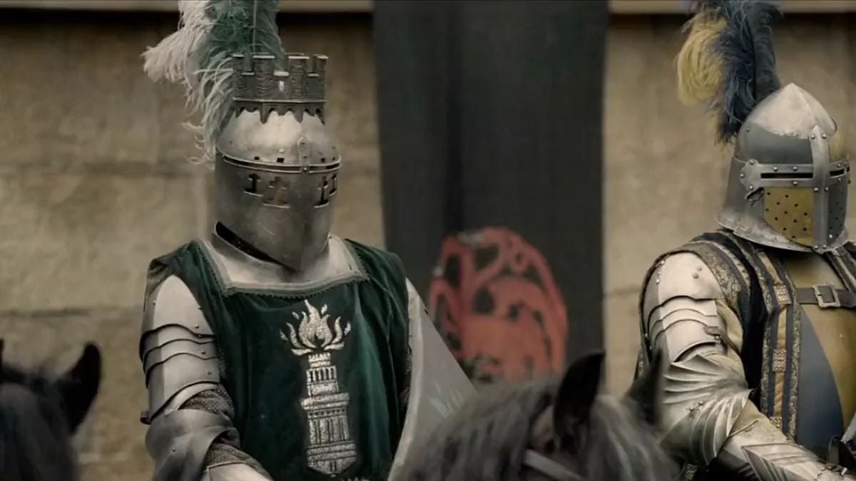 Ser Gwayne Hightower portant un casque participe à un tournoi dans La Maison du Dragon