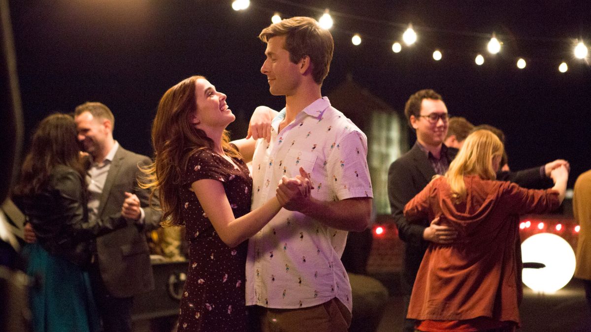 Zoey Deutch as Harper and Glen Powell as Charlie dancing at a party in Set It Up (Netflix)