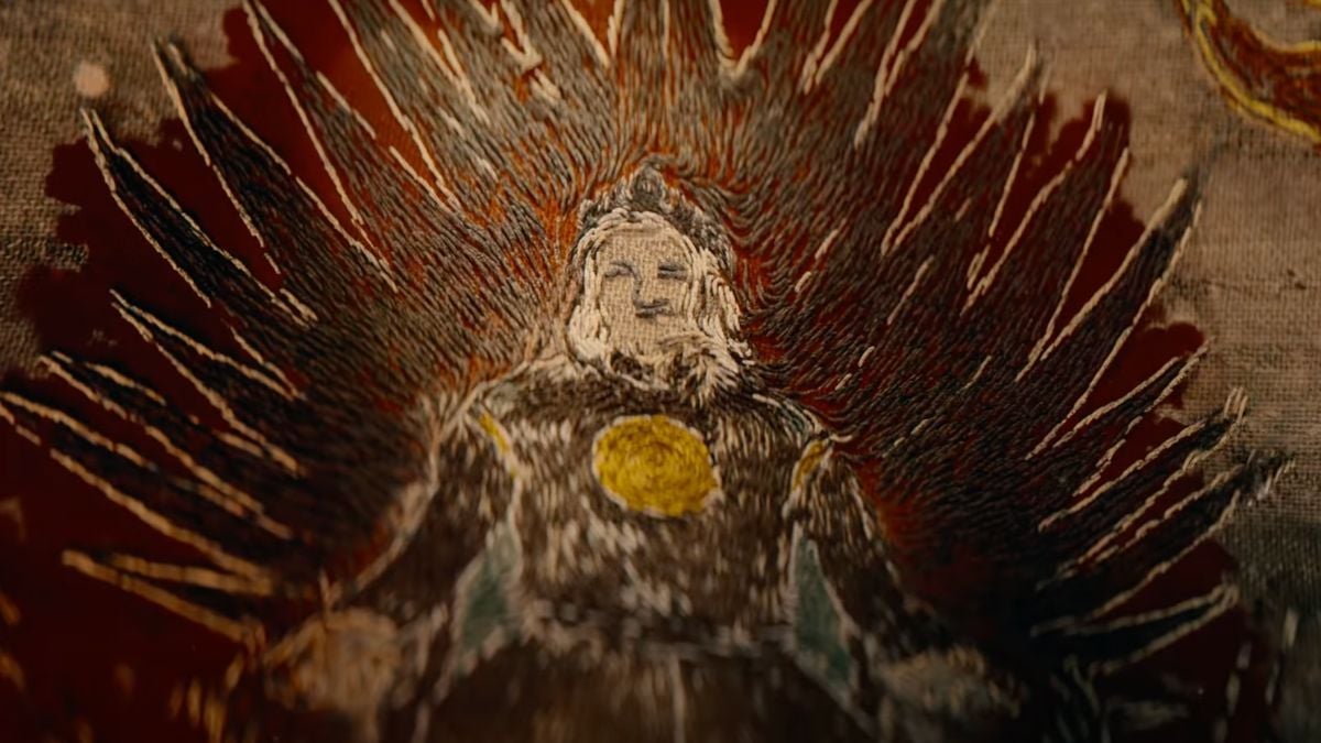Sunfyre sigil on Aegon II Targaryen in House of the dragon