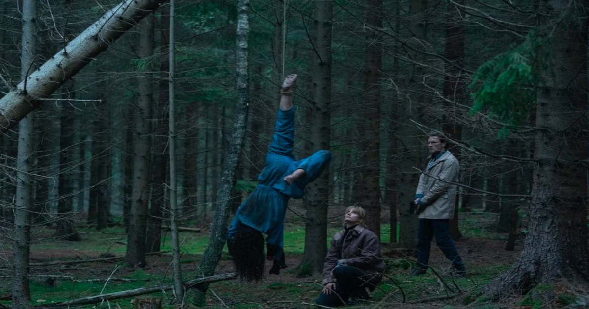 Two detectives investigate a body hanging from a rope in the woods in "The Chestnut Man"