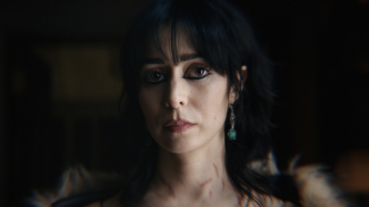 cristin milioti in the shadows on the penguin