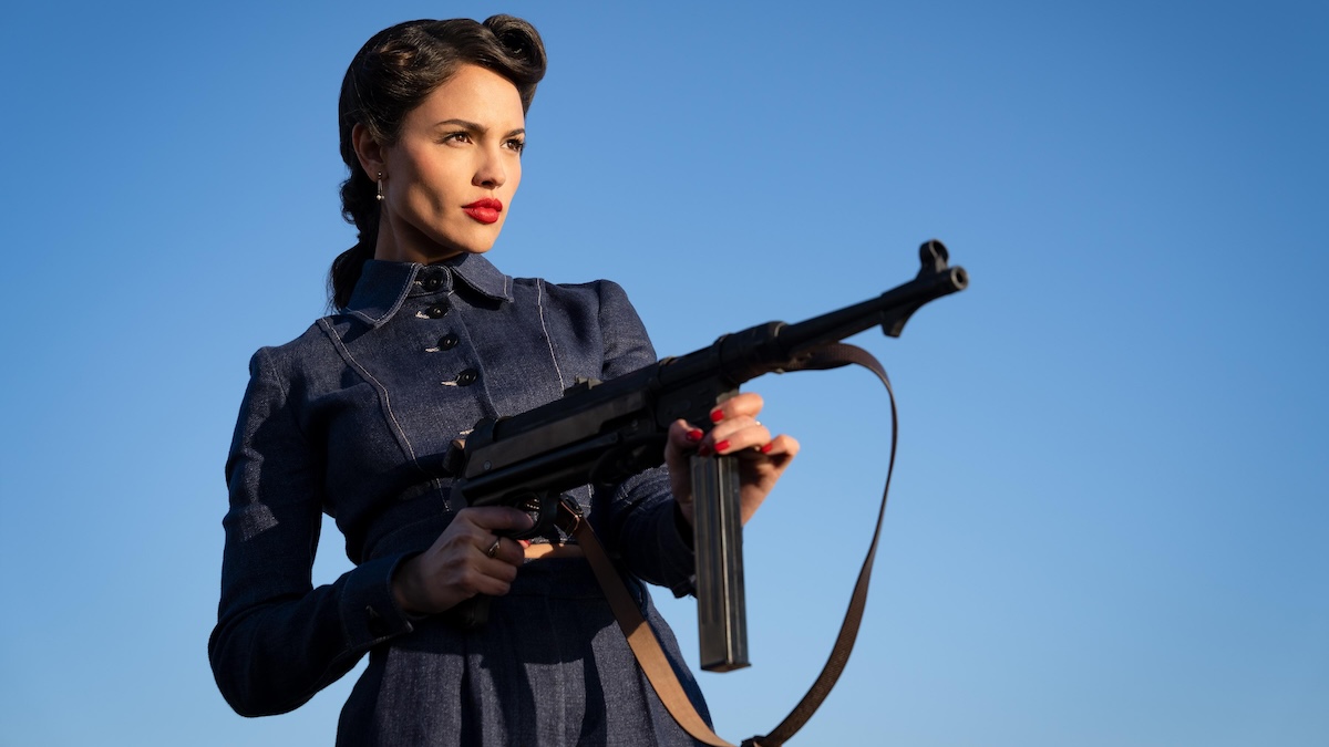 Eiza Gonzalez with a gun in minstry