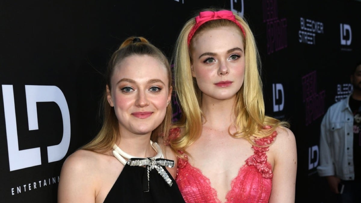 Dakota and Elle Fanning pose together on a red carpet.